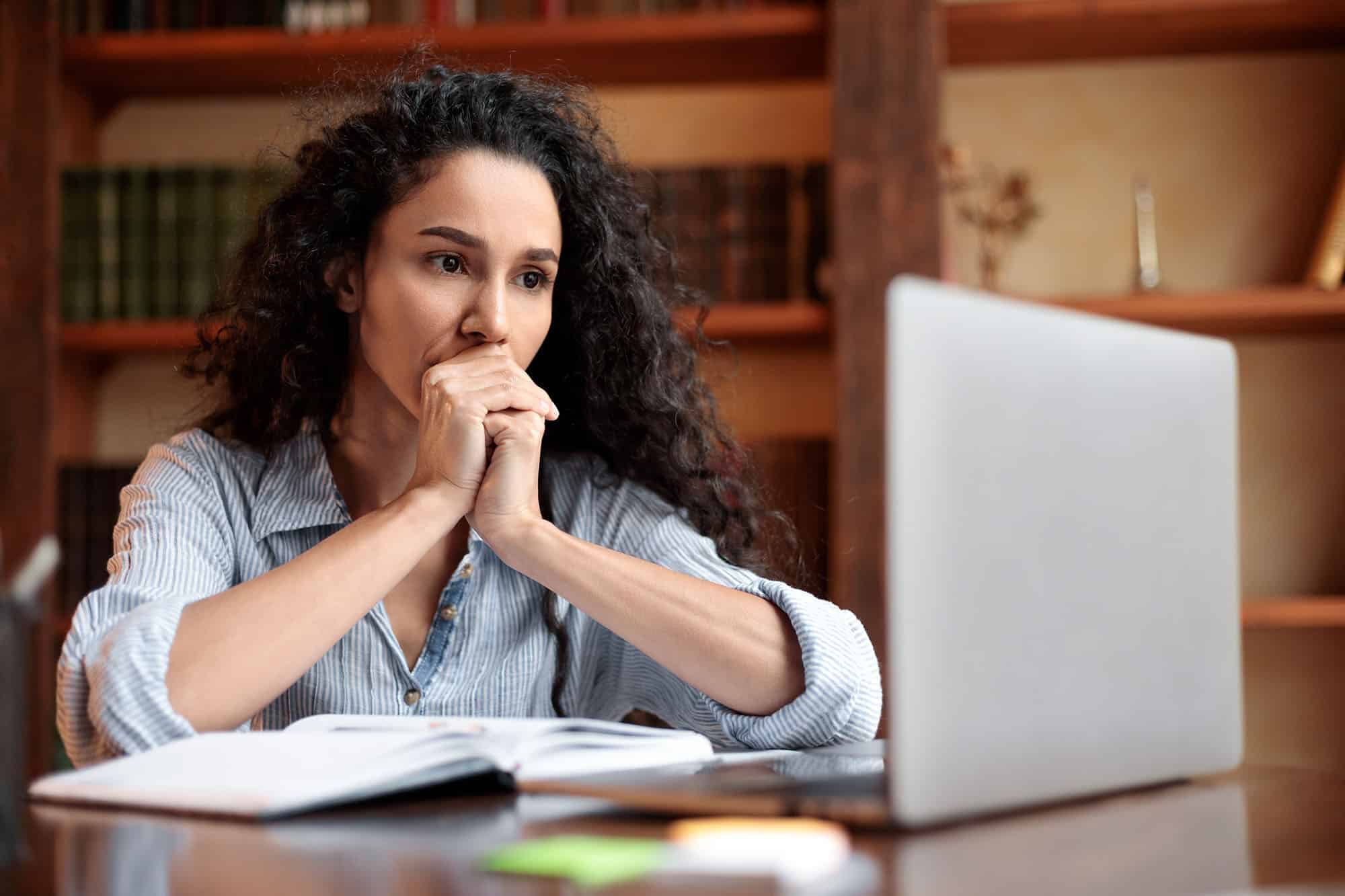 Feeling stressed about money? Here are 3 tips to overcome financial anxiety when investing